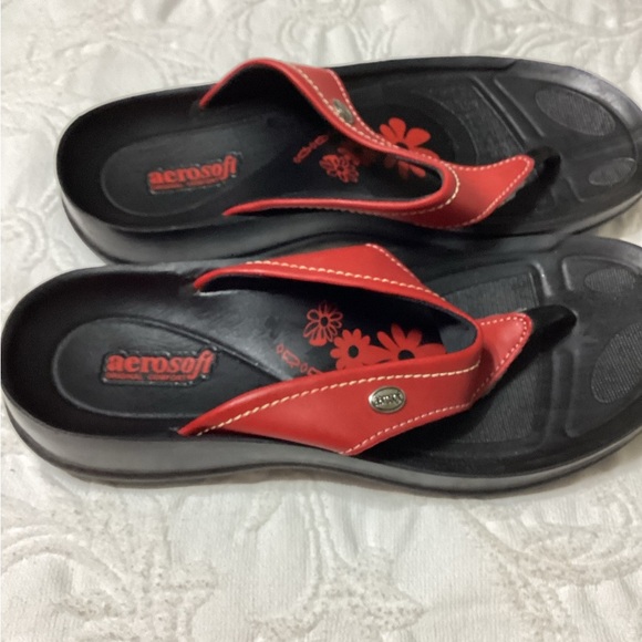 Aerosoft Red Sandal - Picture 3 of 6